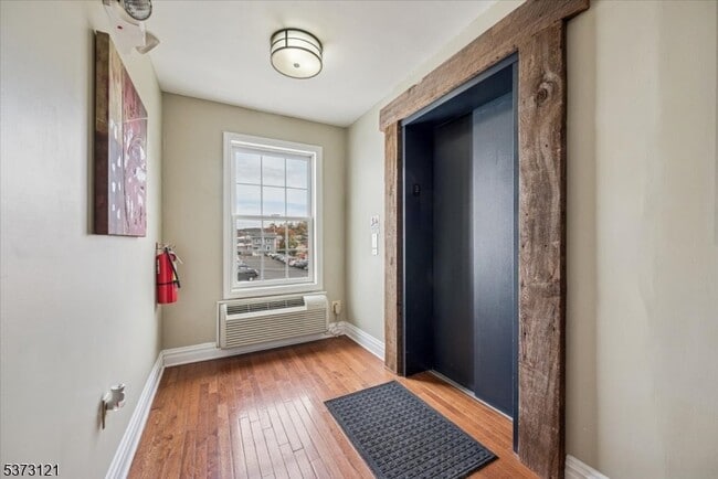 Building Photo - 28 W Main St