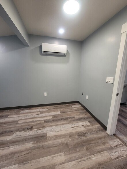 Building Photo - 168 E 70 S