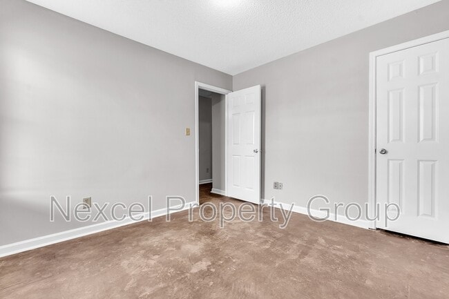 Building Photo - 2932 Churchwell Dr