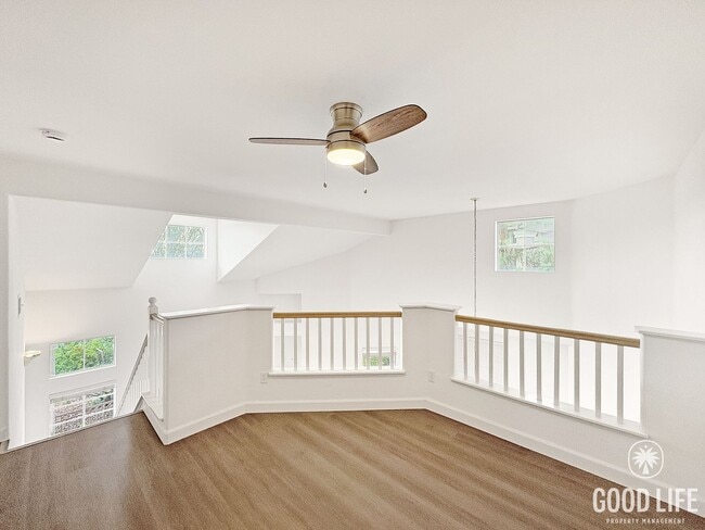 Building Photo - Modern comfort meets coastal living in thi...