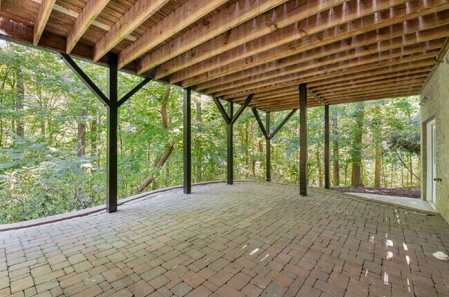 Building Photo - Luxurious 5-Bed Sanctuary with Scenic View...