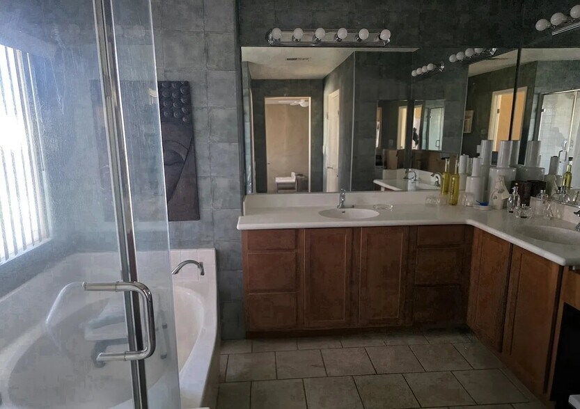 Building Photo - 83934 Avenida Verano