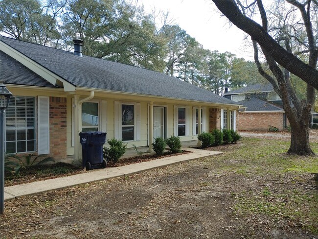 Building Photo - 633 Mosswood Dr