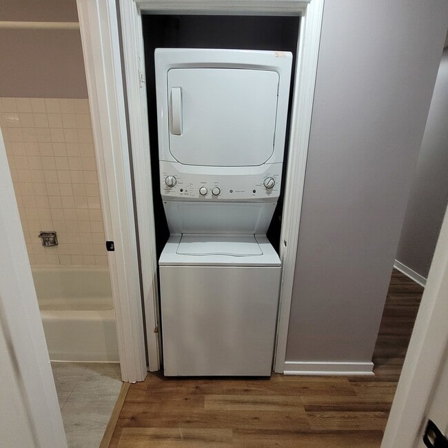 Building Photo - 803 Garden Cir