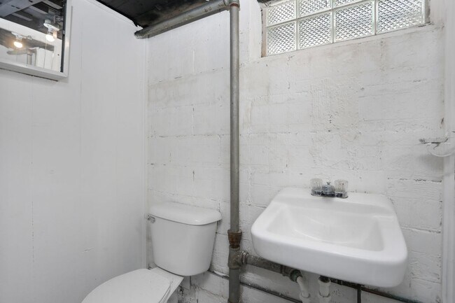 Building Photo - 12734 Riverview St