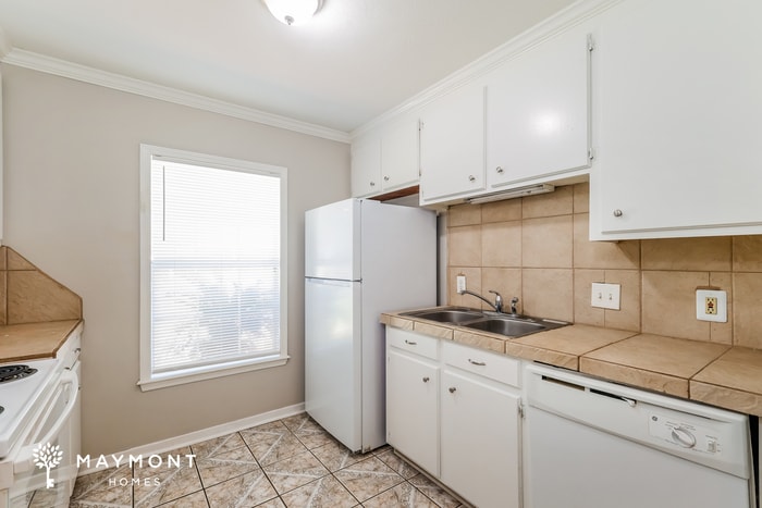 Building Photo - 525 Stonecreek Dr