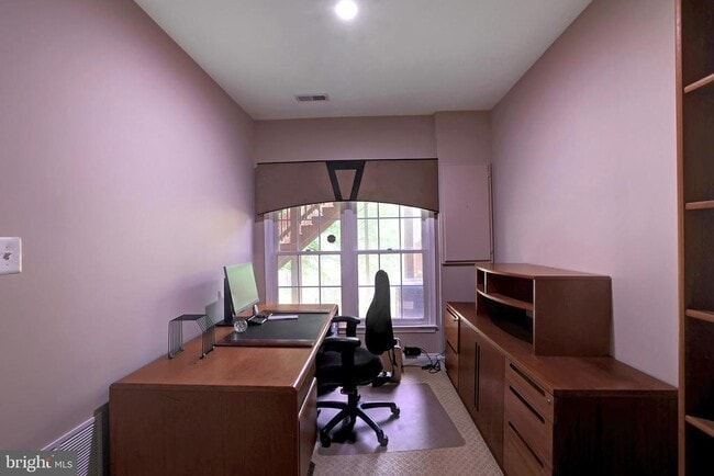 Building Photo - 1200 Treasure Oak Ct