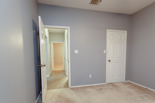 Building Photo - Inviting 4/BR 2/BA Home with Open Layout and Natural Light