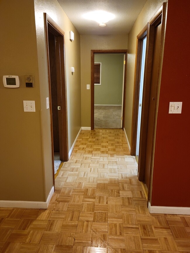 Hallway - 124 SW Davis Ave
