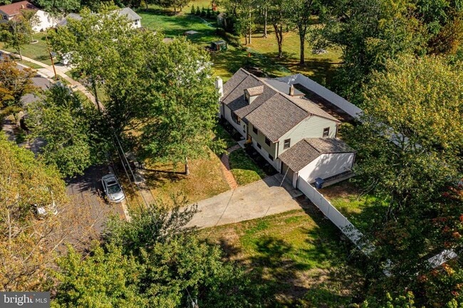 Building Photo - 316 Farmdale Rd