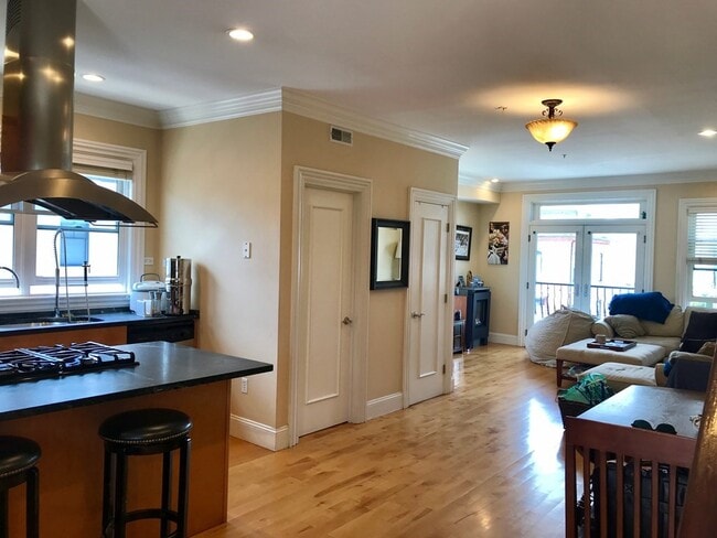 Building Photo - 360-362 Dorchester St