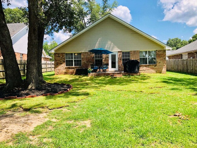 Building Photo - Pretty home in Biloxi!