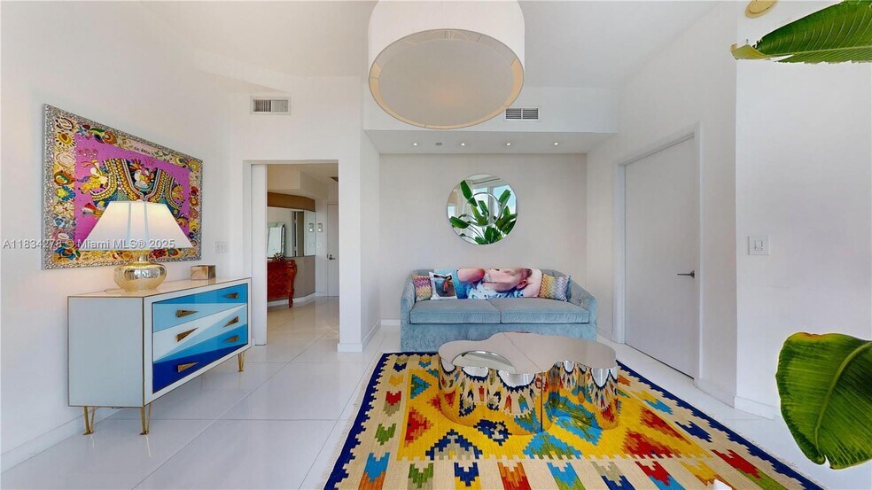 Building Photo - 2020 N Bayshore Dr