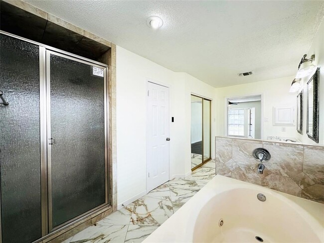 Building Photo - 306 Applewood Dr