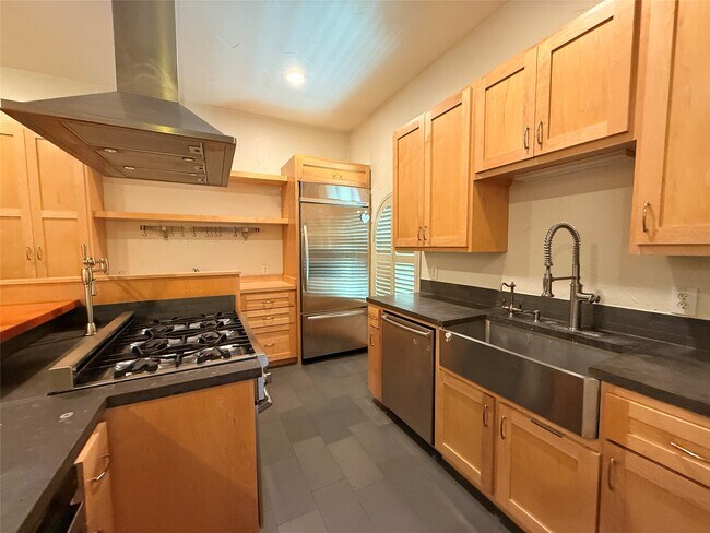 Building Photo - 4606 Austin St