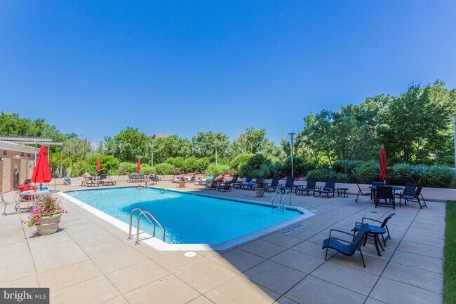 Building Photo - 3101 N Hampton Dr