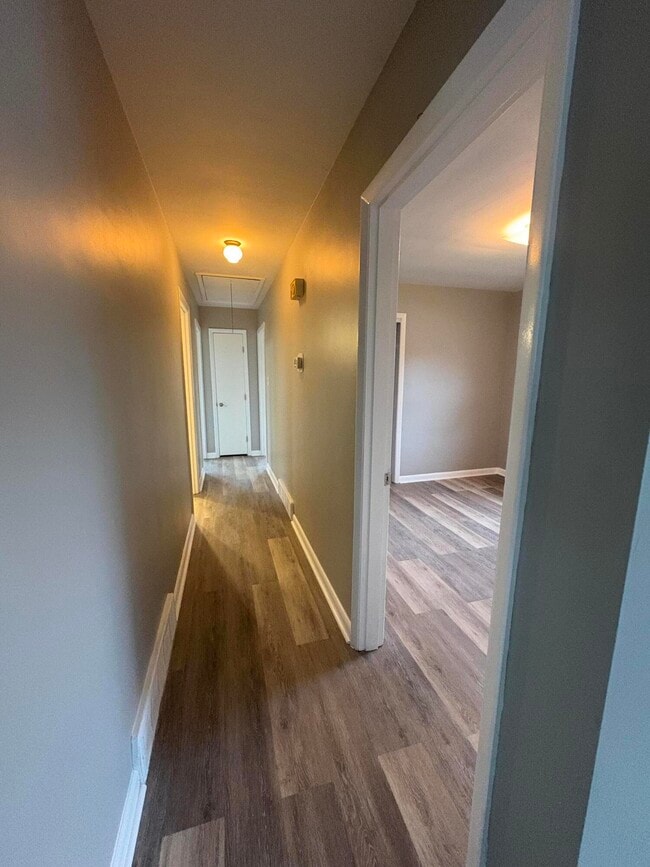 Building Photo - 1117 Meridian Dr