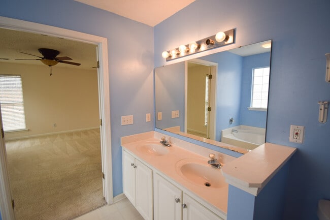 Building Photo - 104 Summit Ridge Cir
