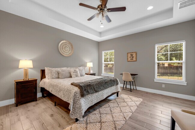 Building Photo - 113 Winding Oak Dr