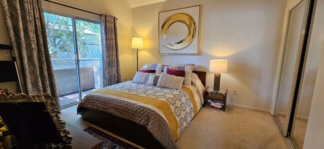 Building Photo - Charming 3-Bedroom Townhome in Prime Pasad...