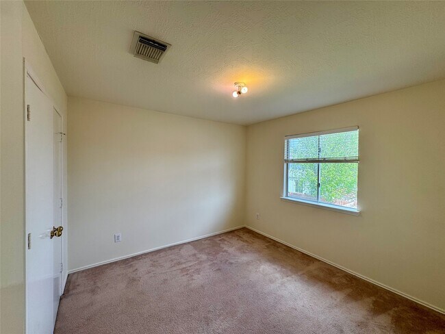 Building Photo - 8930 Aspen Pl Dr