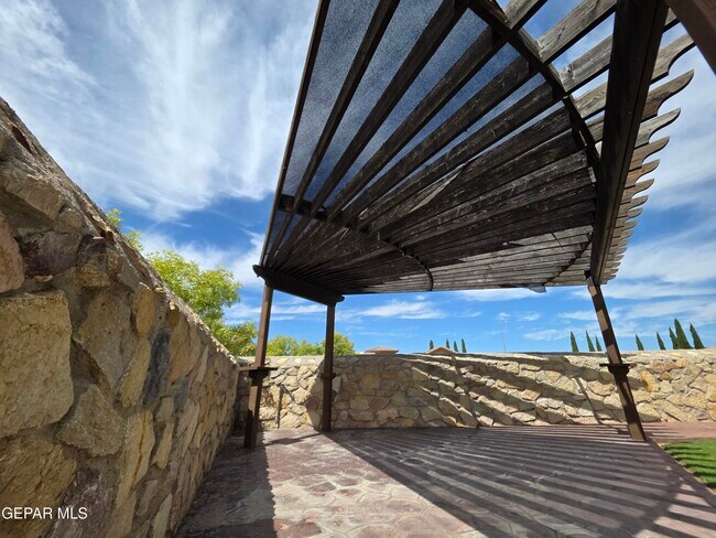Building Photo - 7346 Gulf Creek Dr