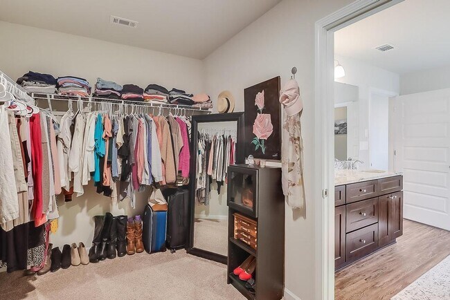 Building Photo - 9059 Bellewood Pl