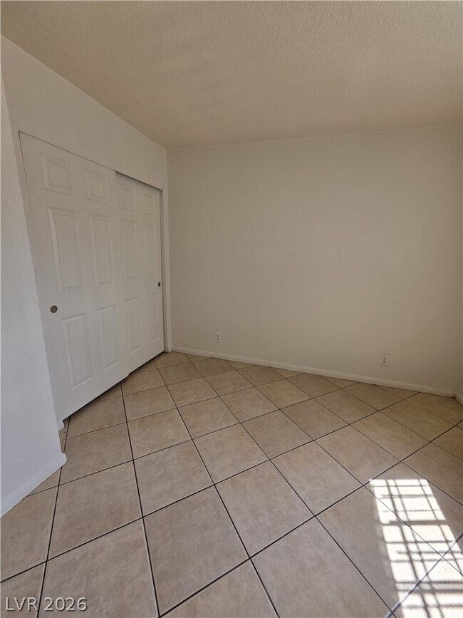 Building Photo - 412 W Monroe Ave