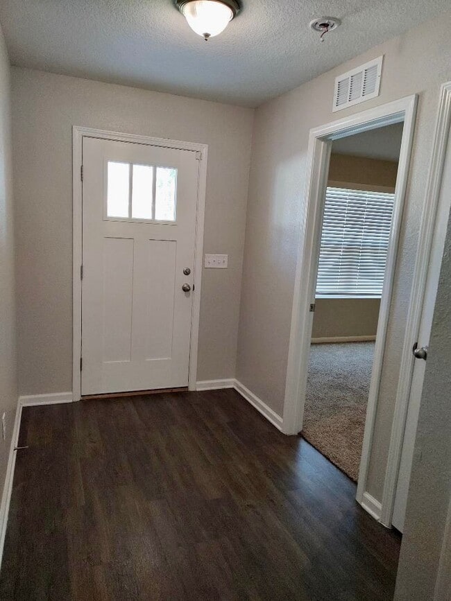 Building Photo - Excellent 3 Bedroom 2 Bath House for Rent. Best Part of Town near Everything!