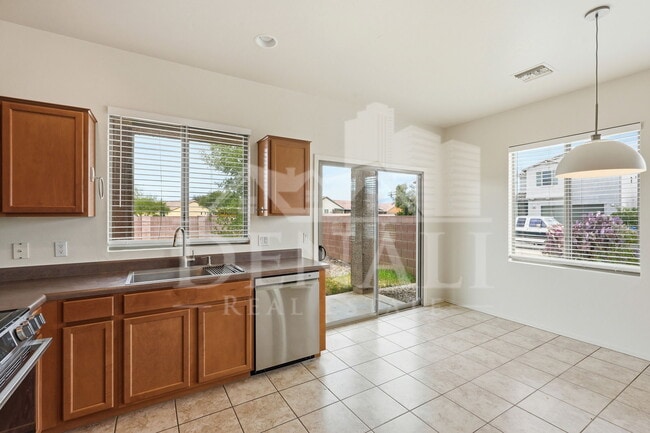Building Photo - 584 N Highlands Grove Ln