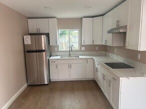 Building Photo - Moscoy Units