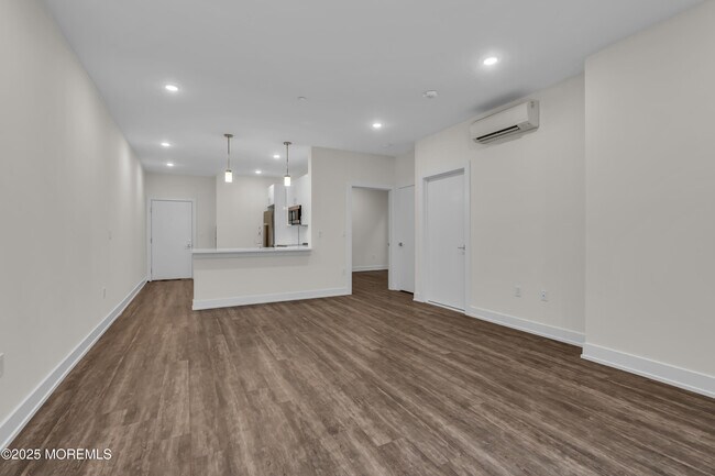 Building Photo - 521 Lake Ave