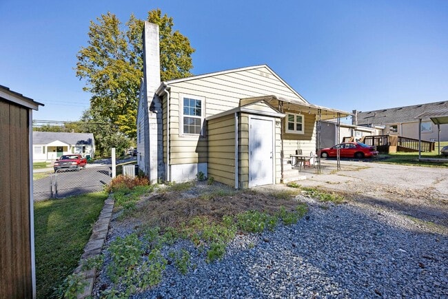 Building Photo - 211 N Mantle Ave