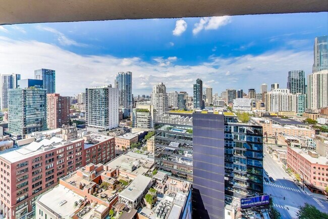 Building Photo - 400 N La Salle Dr