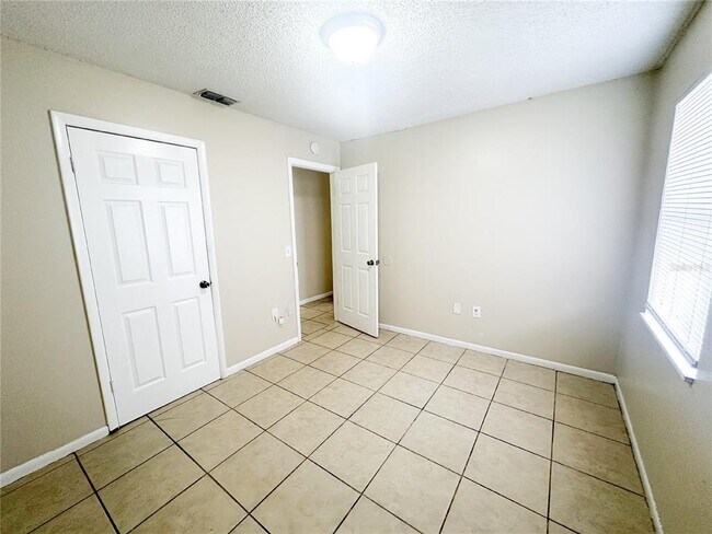 Building Photo - 3214 Crystal Hills Loop S