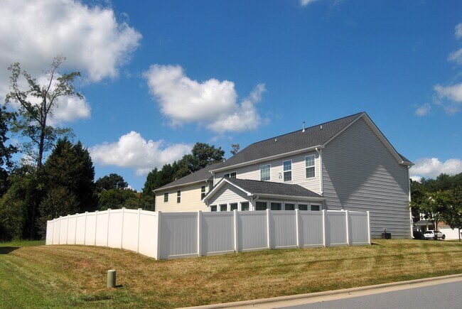 Building Photo - 5797 Highland Grove Dr
