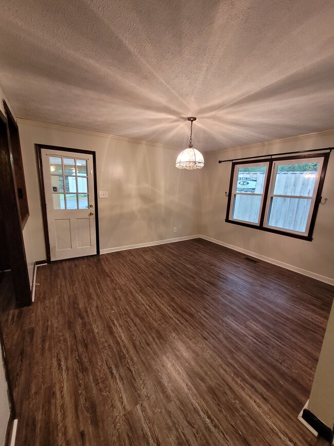 Dining room / front door - 109 Wheeler Ct