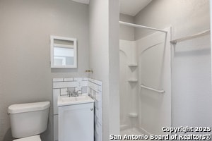 Building Photo - 2209 N Flores St