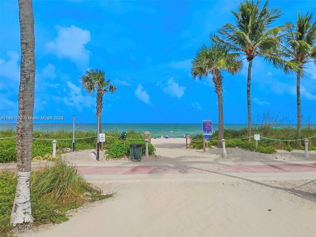 Primary Photo - 5445 Collins Ave