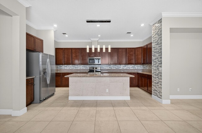 Building Photo - 8883 Kingsmoor Wy