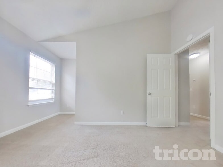 Building Photo - 220 Oak Grove Way