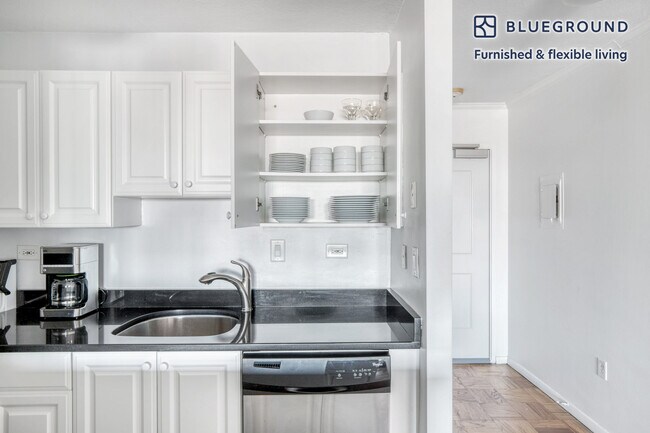 Building Photo - 8 Whittier Pl