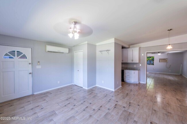 Building Photo - 777 La Marche Dr