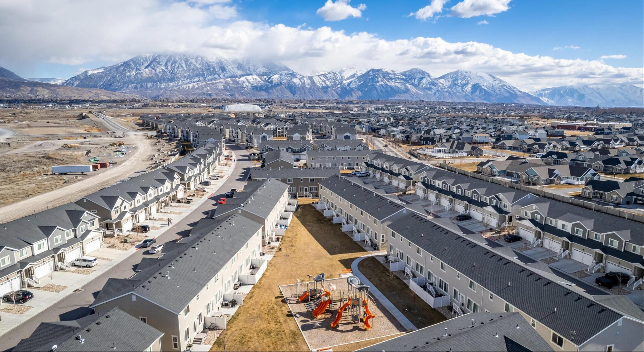 Building Photo - 203 W Silver Springs Dr