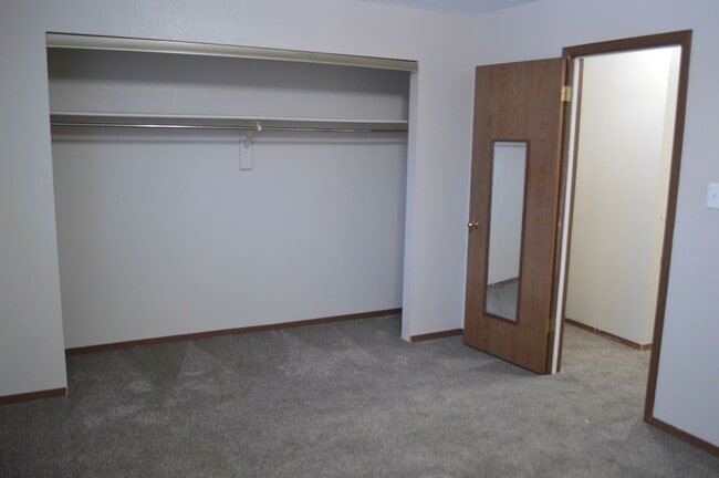 Building Photo - Centrally Located! Cute & Cozy 1 Bedroom 1 Bath