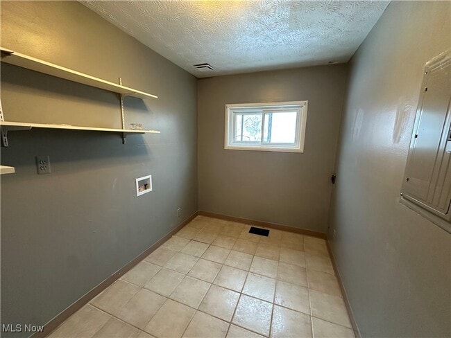 Building Photo - 294 N Edgehill Ave