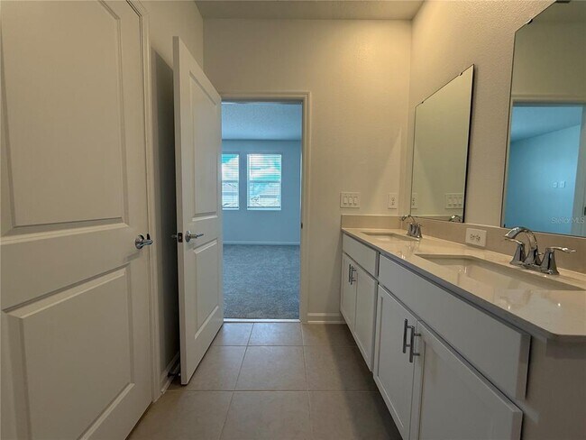 Building Photo - 734 Honeyrock St