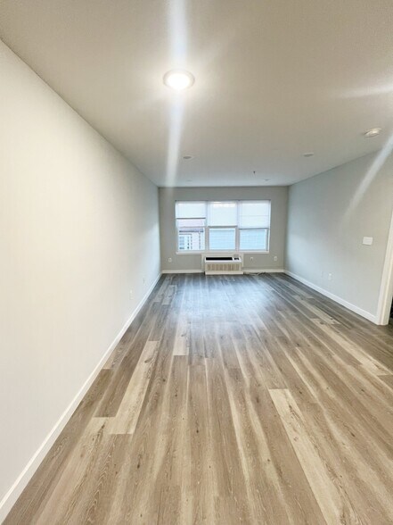 Building Photo - 169 16th Ave