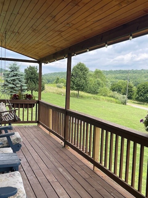 Spacious porch with mountain view - 75 Macmillan Ct