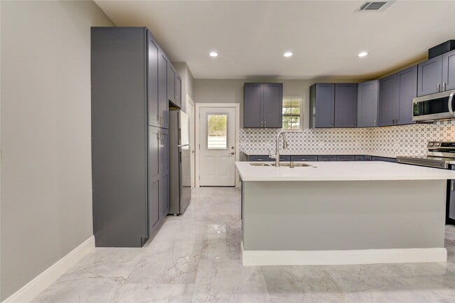 Building Photo - 1513 Sherl St